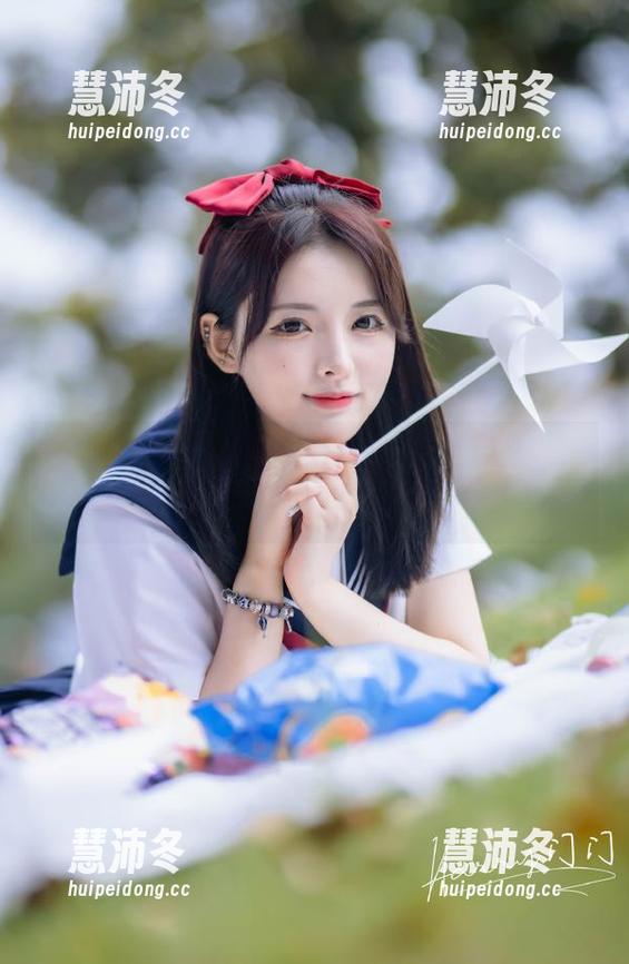 www.17吃瓜app如何登录并收藏每日更新的热点瓜？