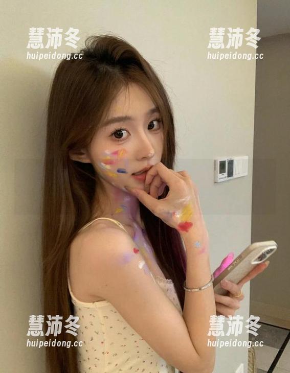 快乐吃瓜就用355.fun苹果版，好玩到飞起哦！