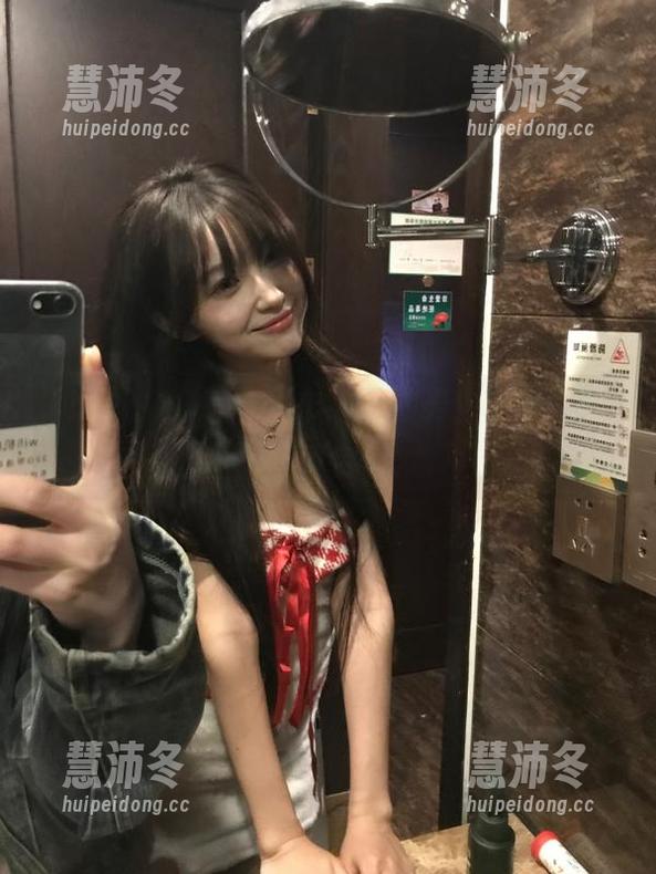 hl hl10每日发布热点,男生必收藏的吃瓜宝典