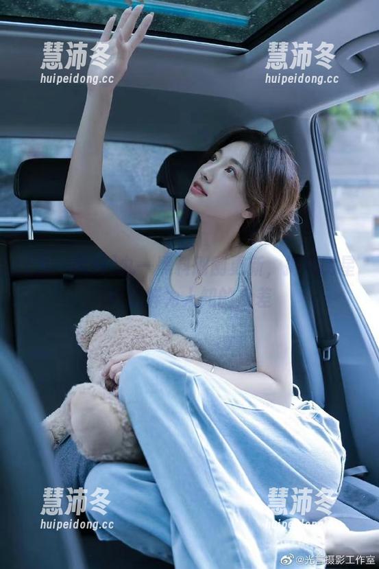 九一黑料刚刚更新，揭秘明星背后鲜为人知的反差